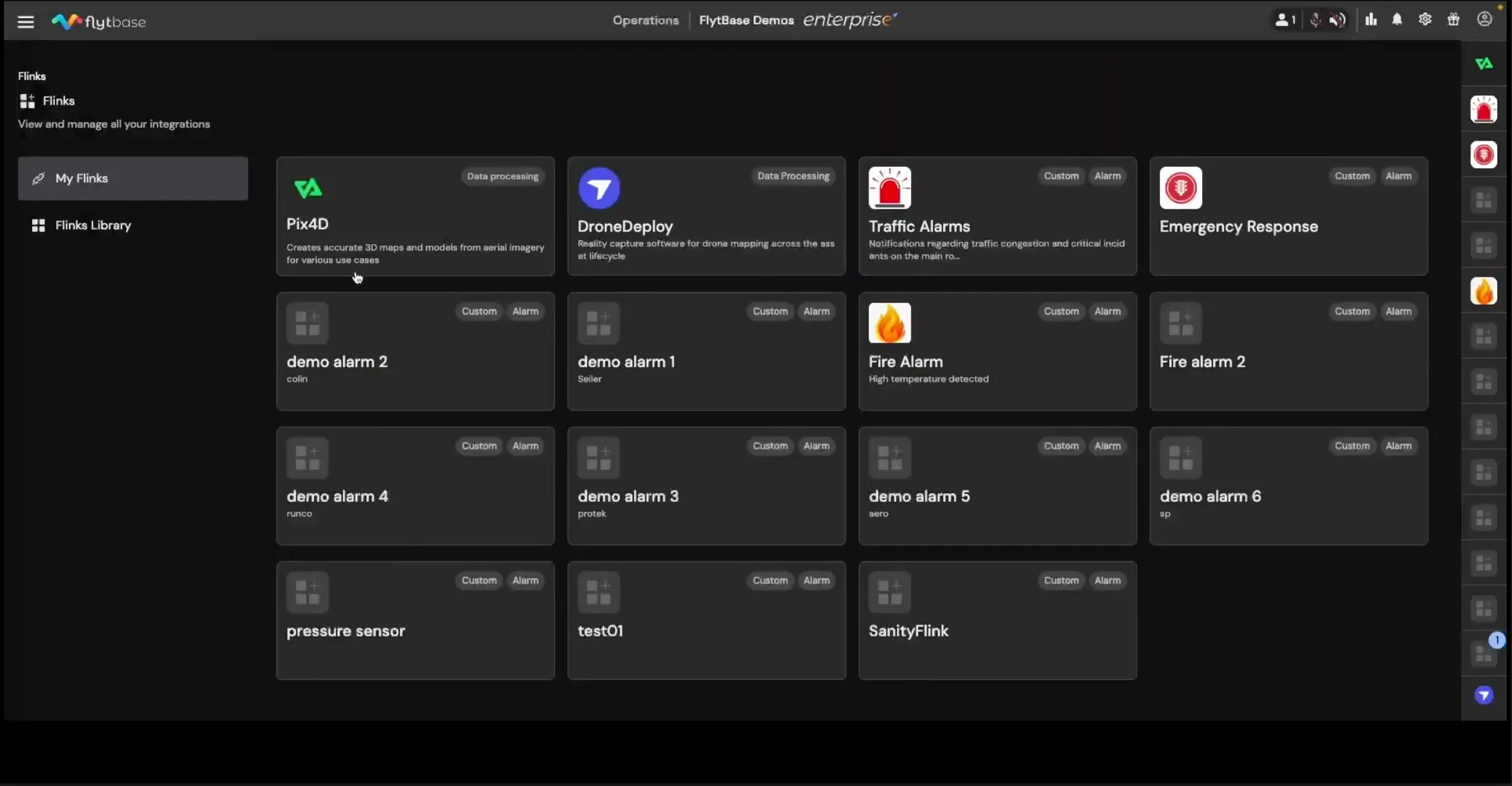 Panel de control FlytBase Flinks con integraciones que incluyen PIX4D, DroneDeploy y varios sistemas de alarma.